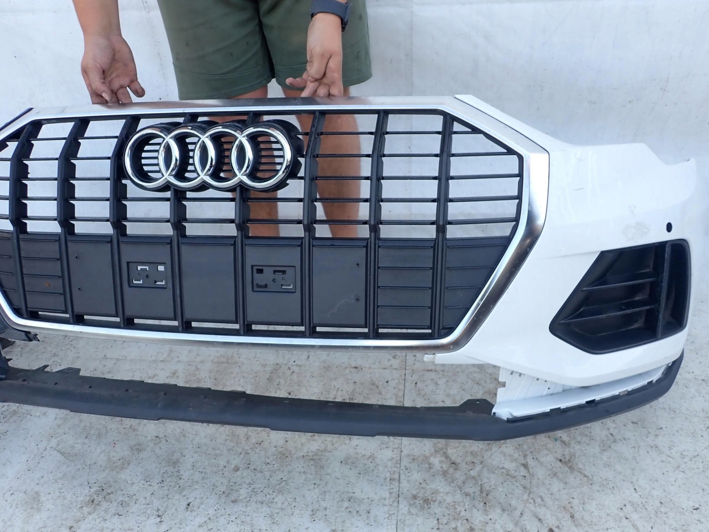 AUDI Q3 II 83A 18- bumper front front PDC