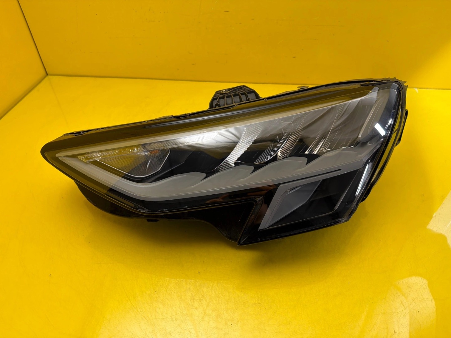 light left Audi A3 8Y Full Led 8Y0941011
