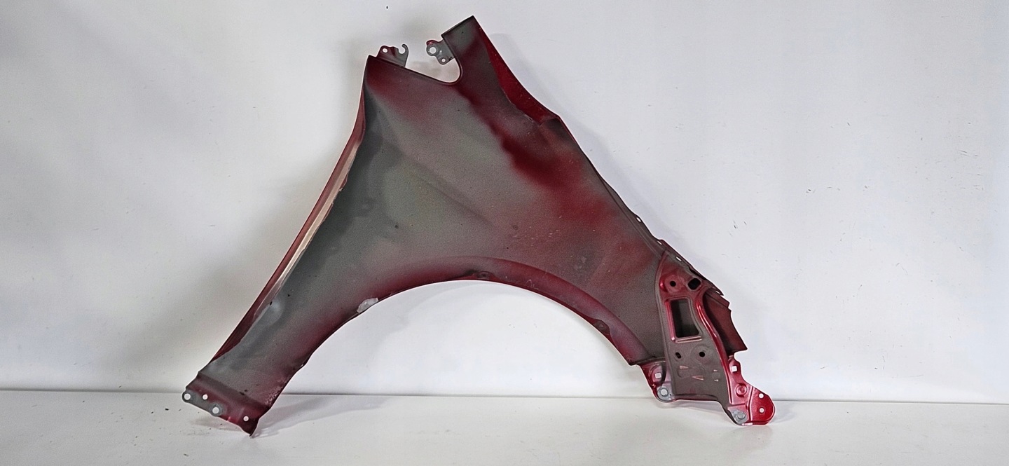 fender left front TOYOTA COROLLA E21 HB KOMBI