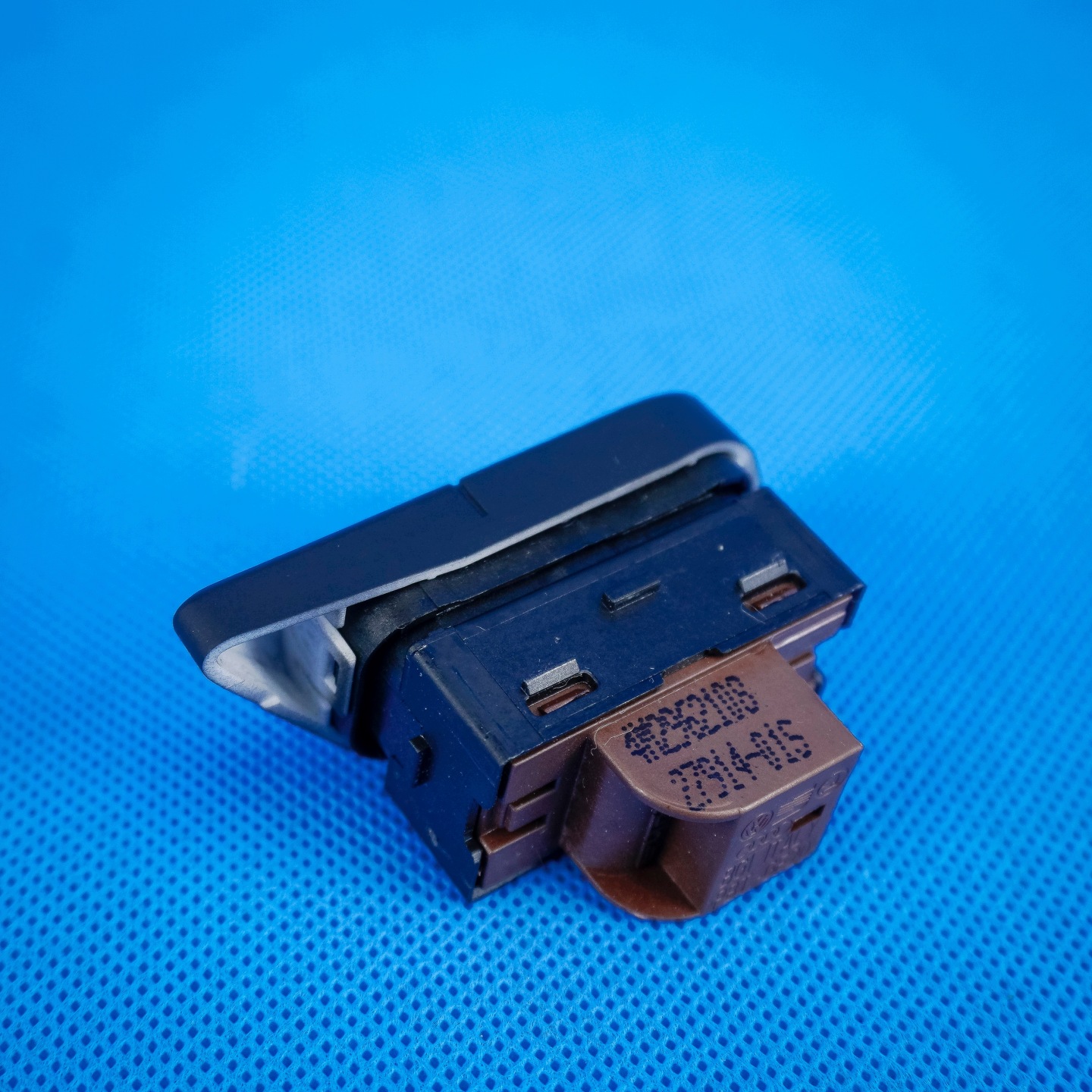switch of a lock central front right Audi Q7 4M Q8 4M8 4M2962108