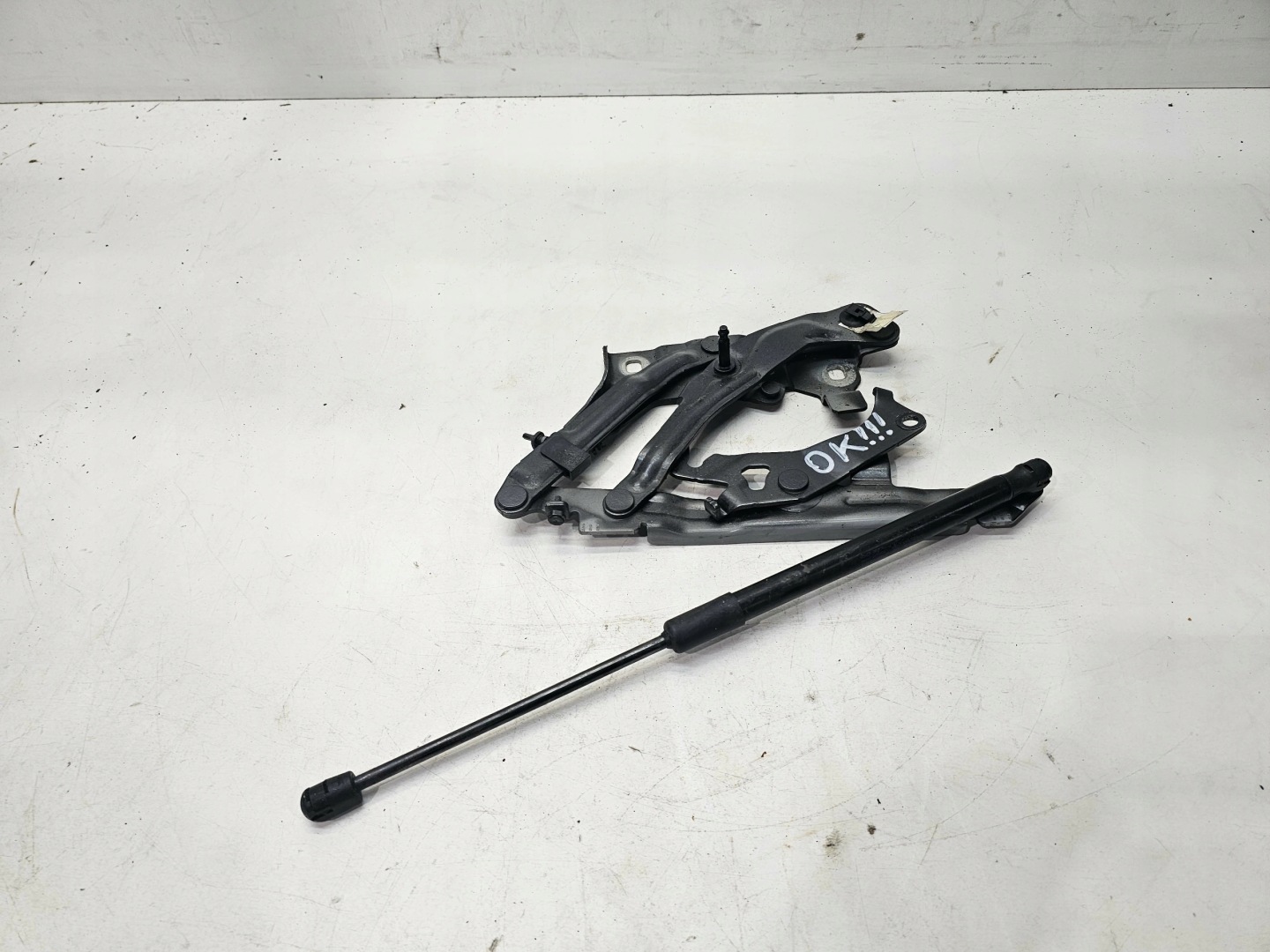 hinge bonnets left AUDI Q5 80A FY 80A823301B