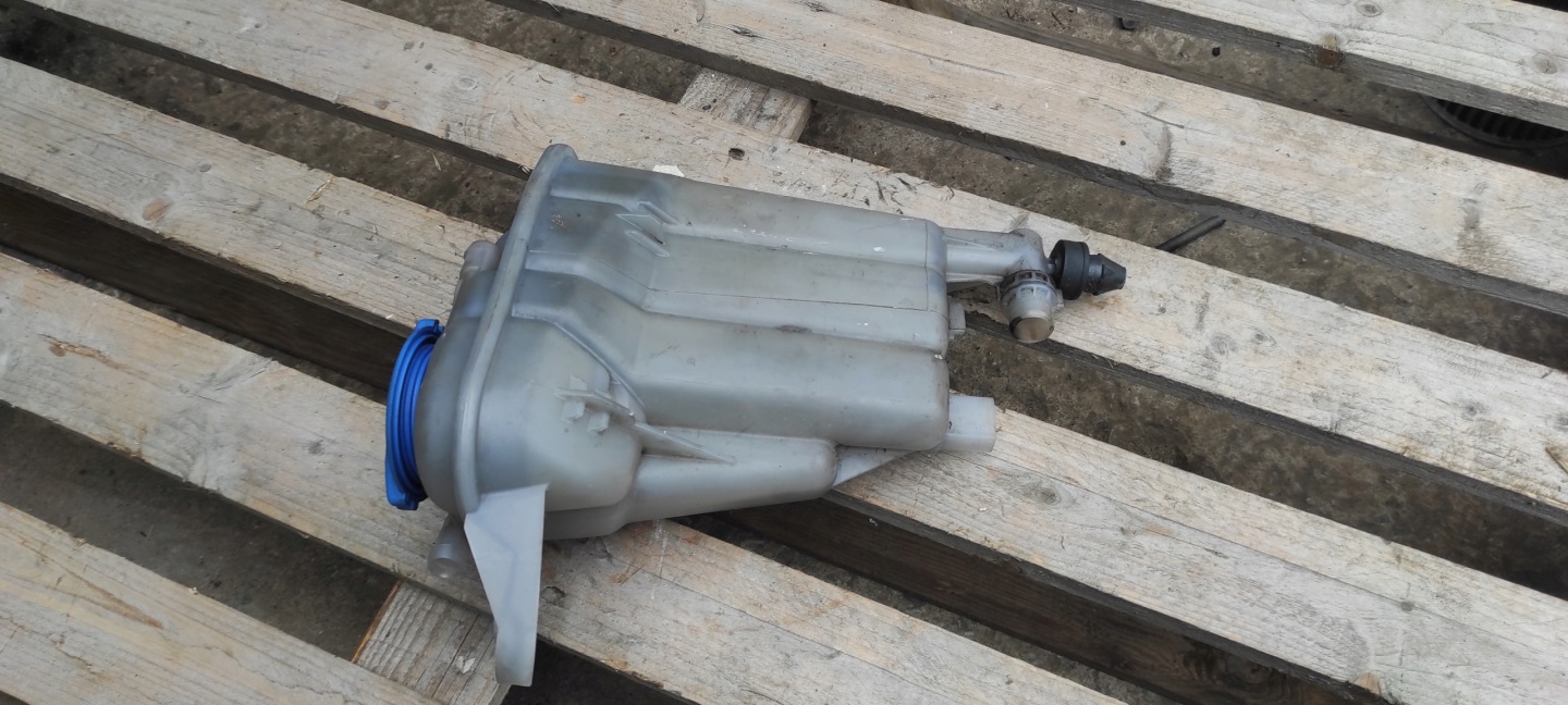 Réservoir eau AUDI A4 B8 A5 8T 8K0121403Q