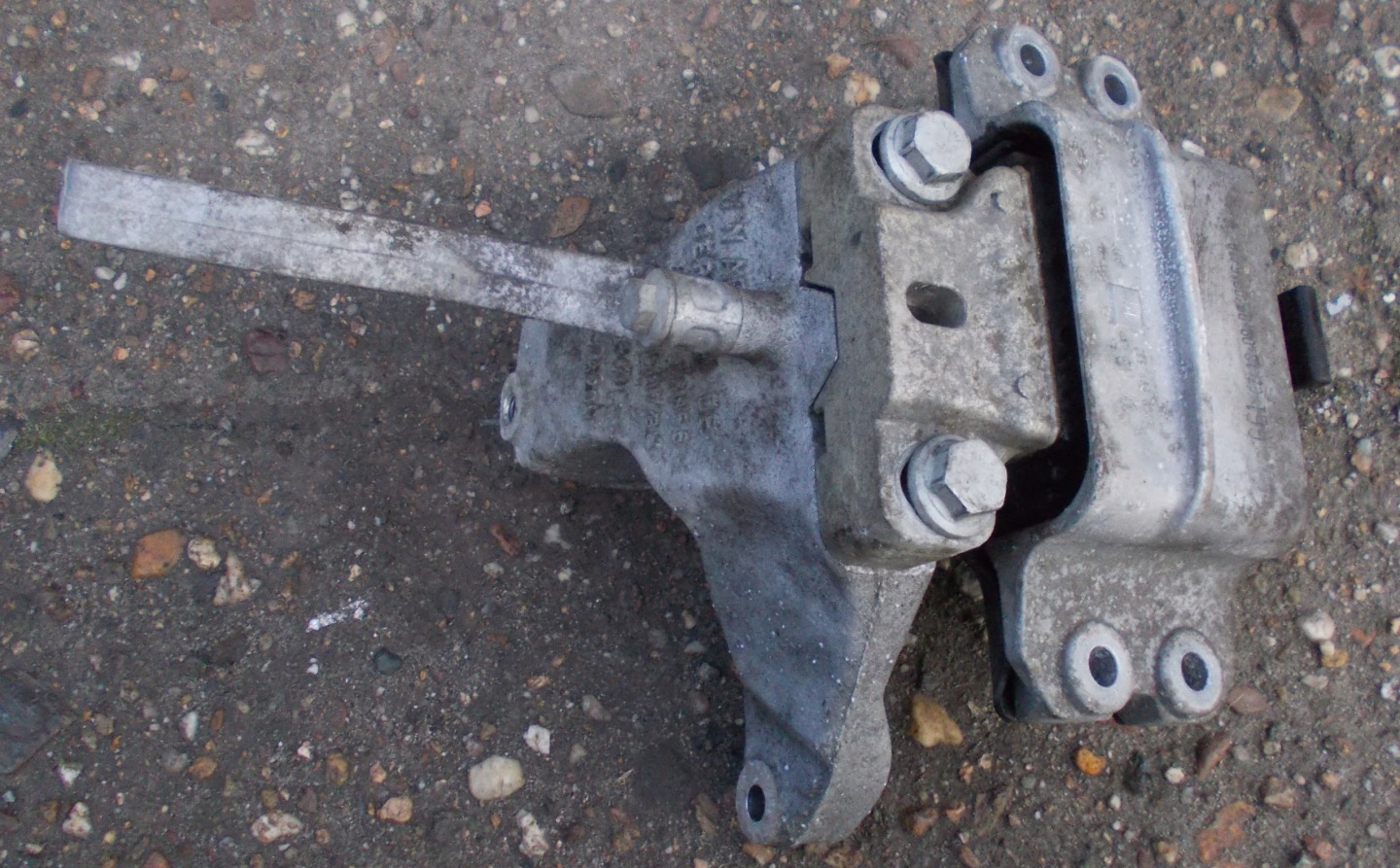 VW GOLF VI plus 1.6 TDI 09R engine mount