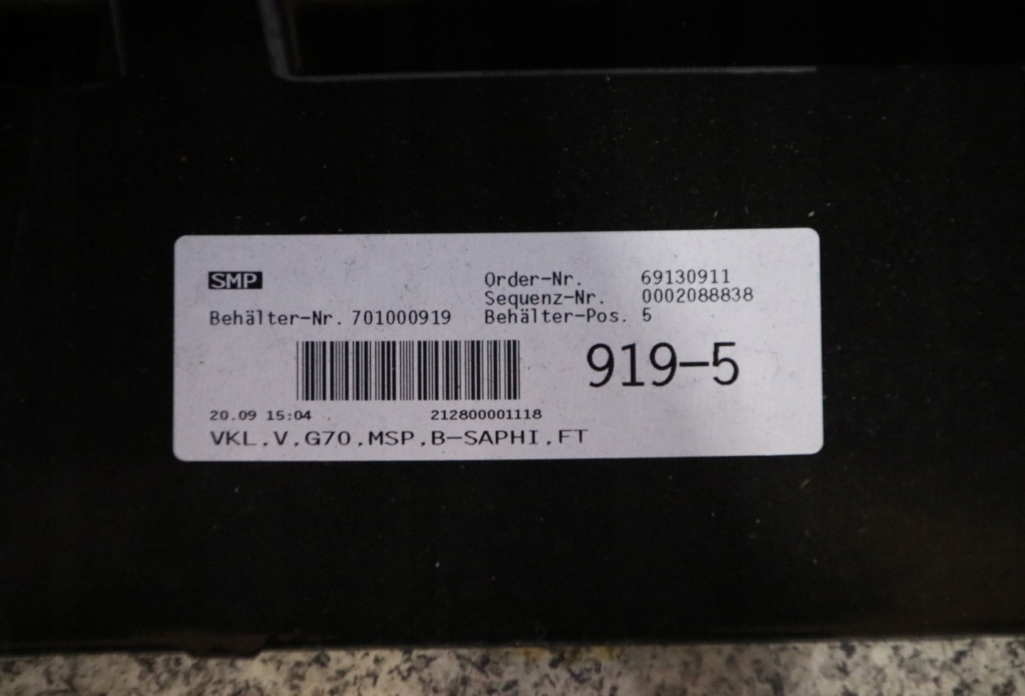 BMW 7 G70 i7 m-packet bumper front USA colour 475