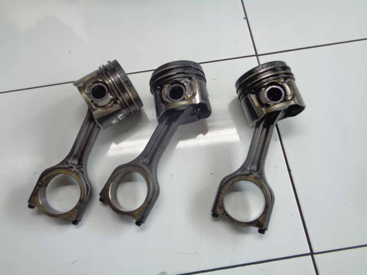 PEUGEOT 5008 1.6HDI 9H05 Piston avec bielle