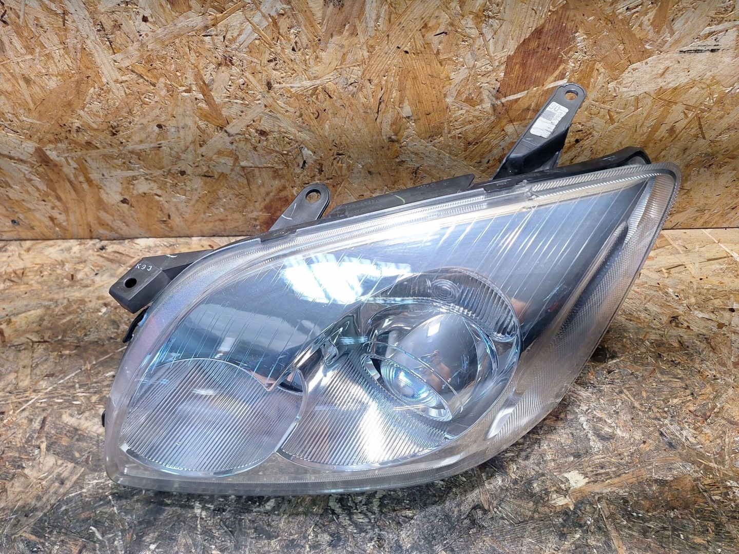 light left front TOYOTA AVENSIS T25 02-06 EUROPA