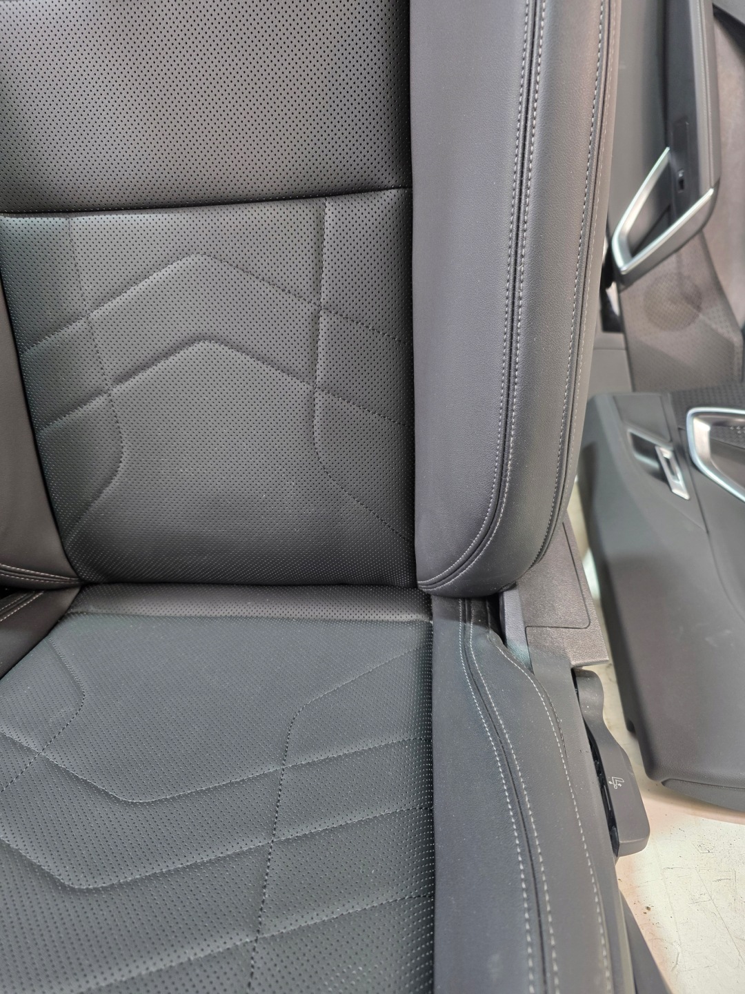 Sitze innere BMW X1 U11 Leder