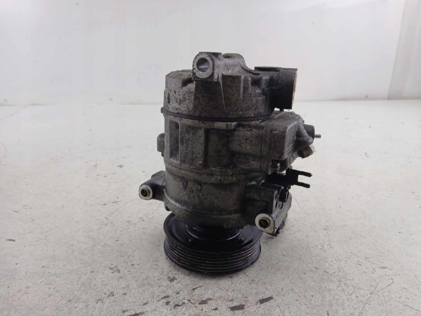 AUDI A4 B6 1.9 TDI compressor; compressor of the air conditioning 447220-8411