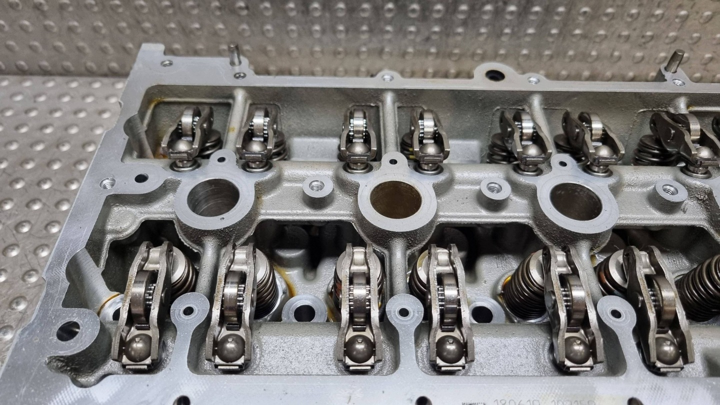head. 05E103063E 05E103404C VW GOLF VII LEON III OCTAVIA III 1.5 TSI