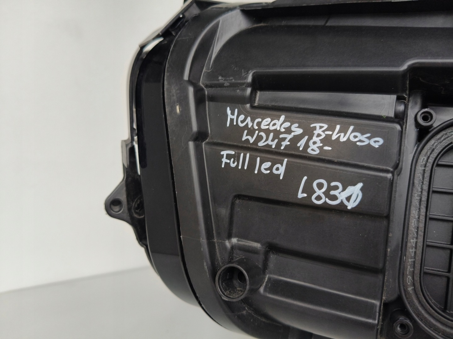light right REFLEKTOR MERCEDES B-KLASA W247 18- FULL LED