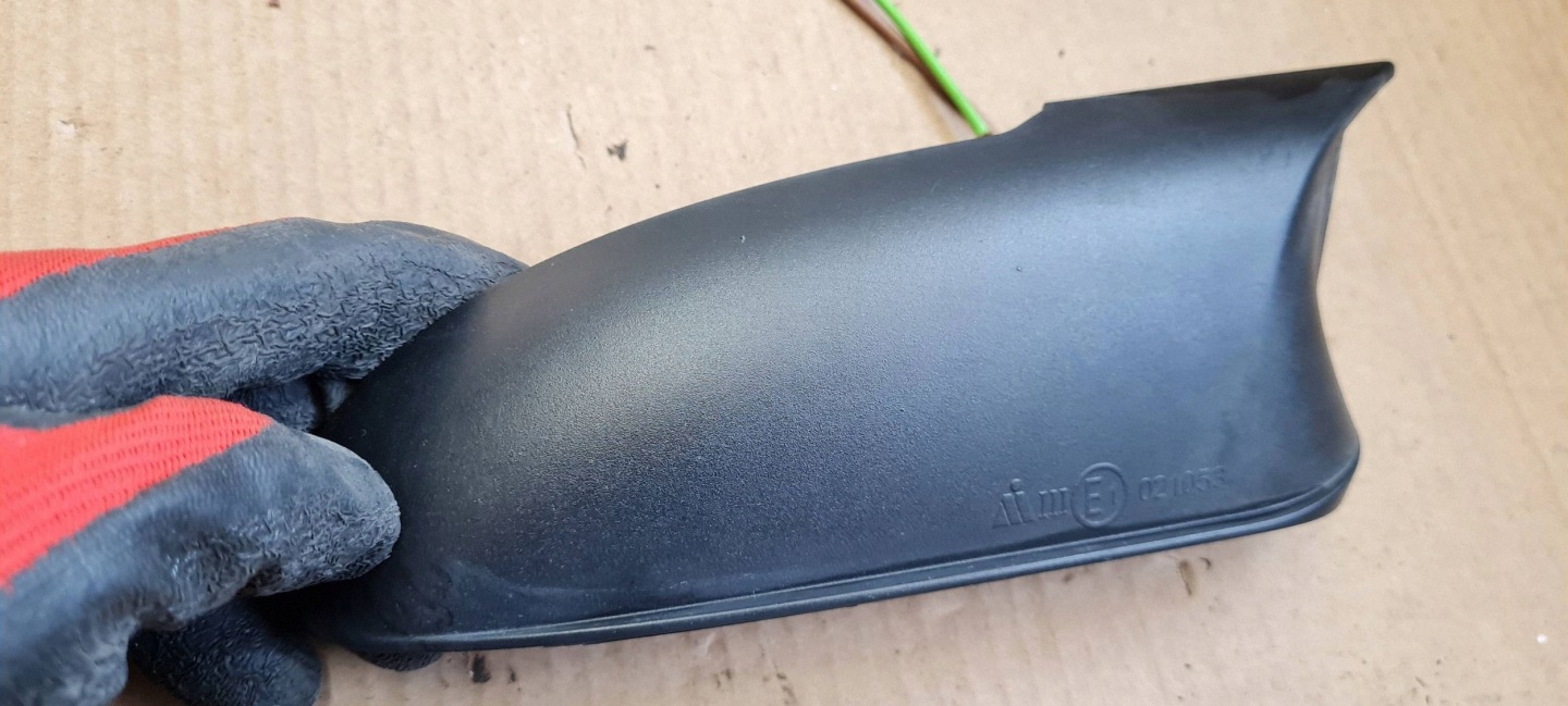S5 8T A5 LIFT cap cover plastic lower right front R19300 A4 B8 S4