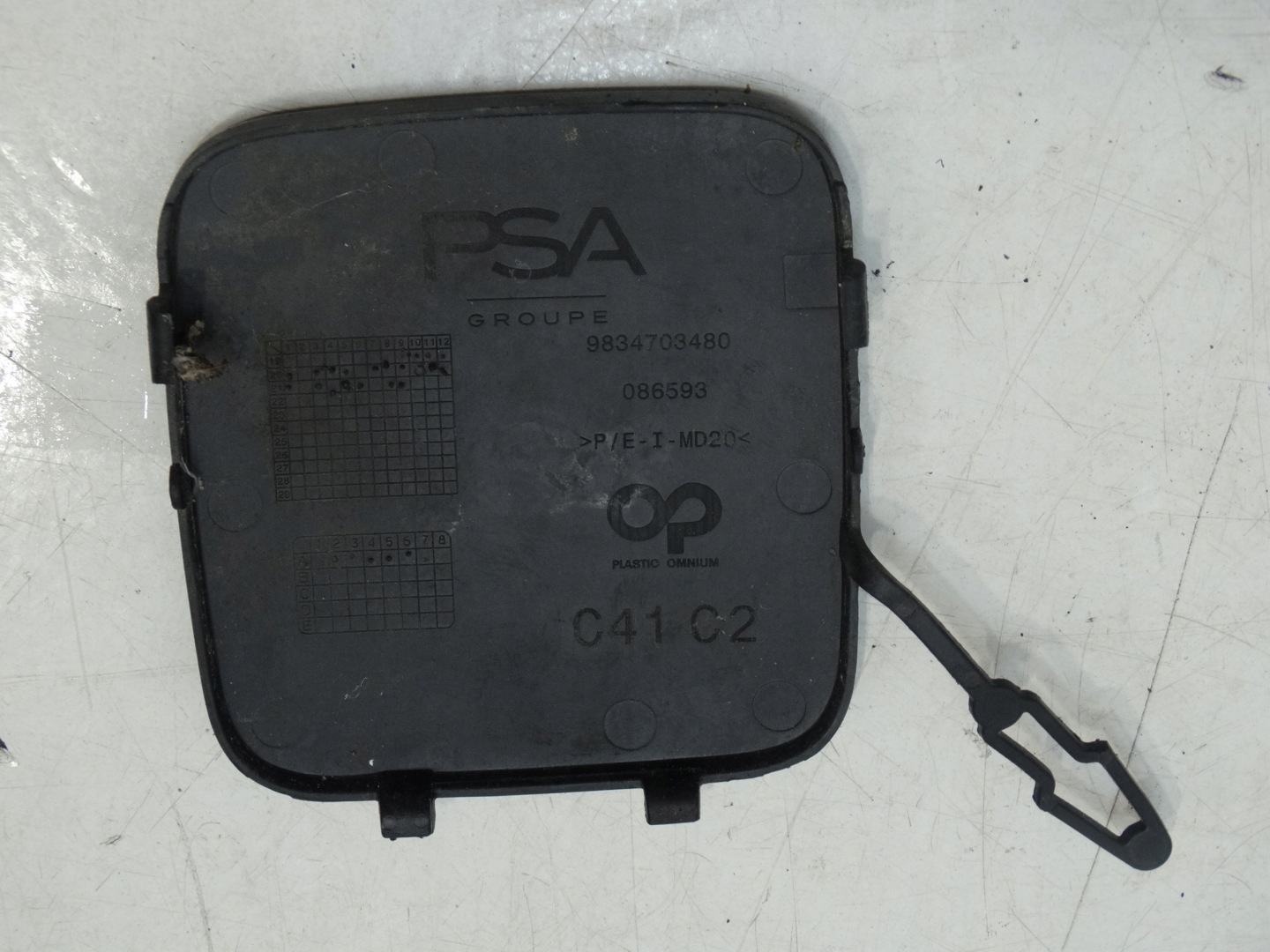 Abschleppöse der Stoßstange heck CITROEN C4 III 9834703480