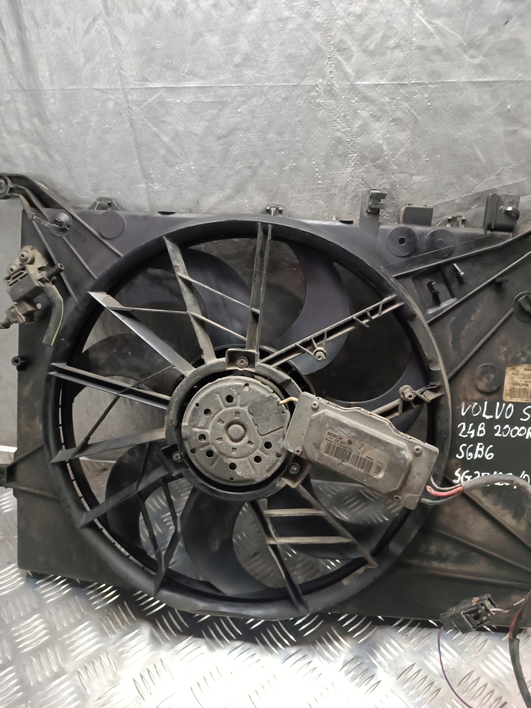 ventilátor chladiče + modul VOLVO S60 2.4B 2000r 1 137 328 081