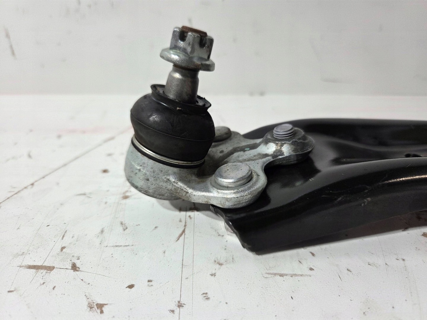 Toyota Yaris IV XP210 arm front left (Q698)