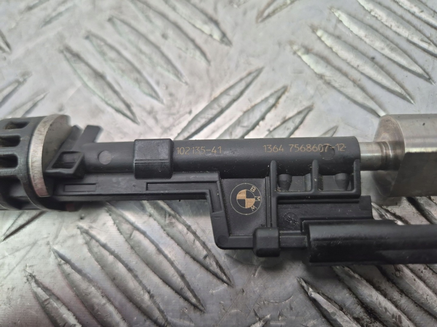 BMW X5 E70 xDrive 40i 3.0 injector 7568607 N55