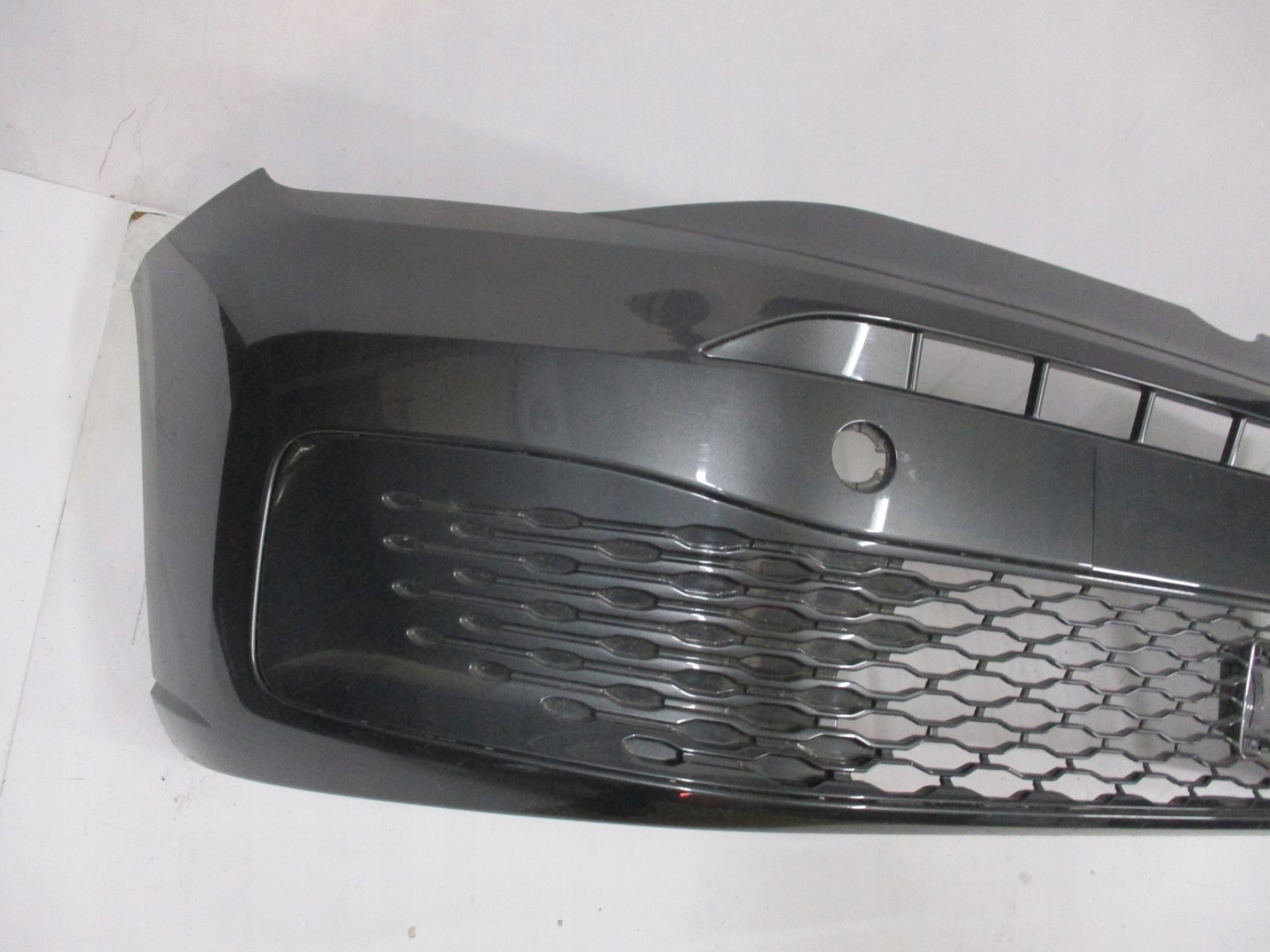 BRANIK PREDNJI DIO VW CADDY 2K7 21R ISPOD RADAR