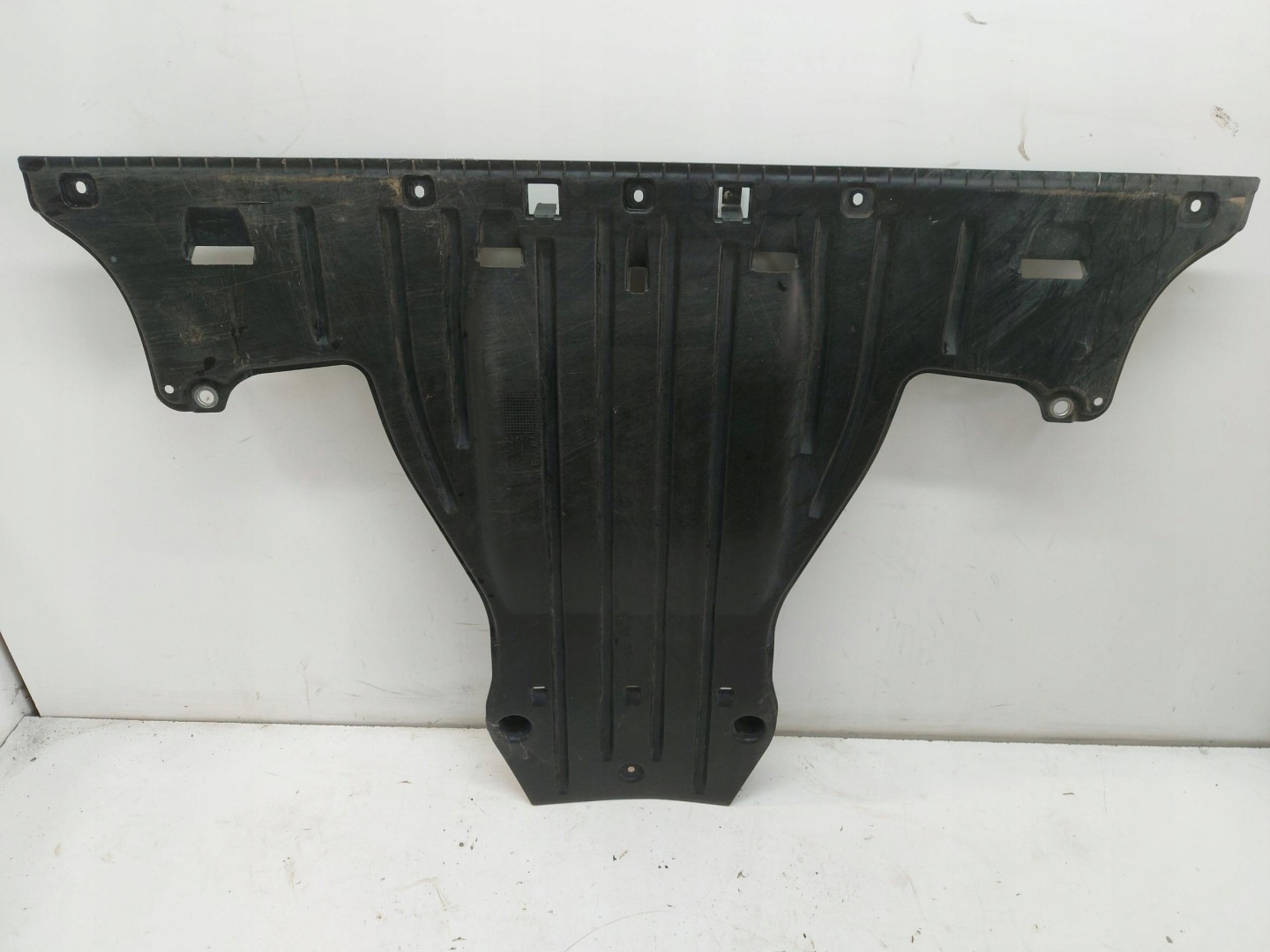 Audi Q4 40 E-TRON fedél fedél alváz dolna far hátso 1ea825102d
