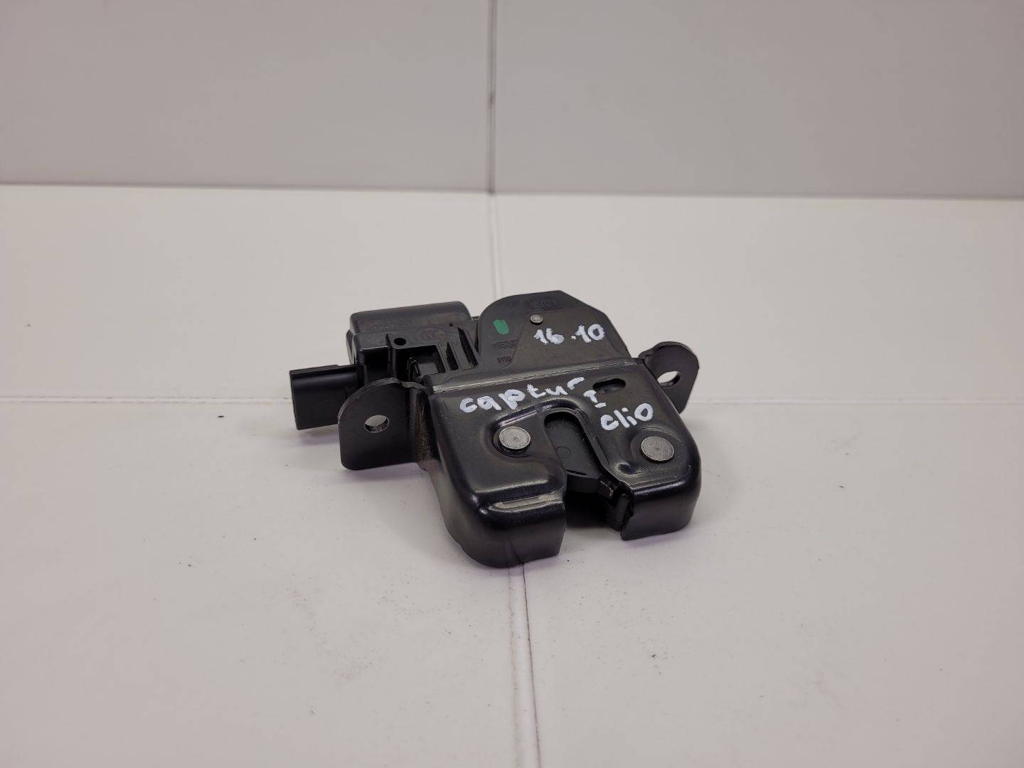 lock bonnet boot Renault Captur 2016 846307169R