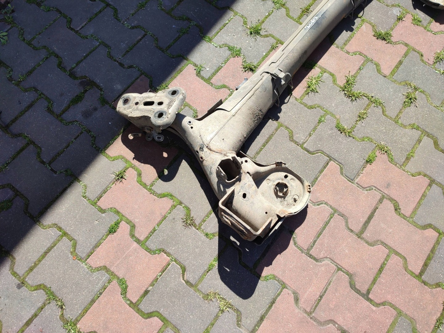 Peugeot 2008 II 2020 träger osi hinten