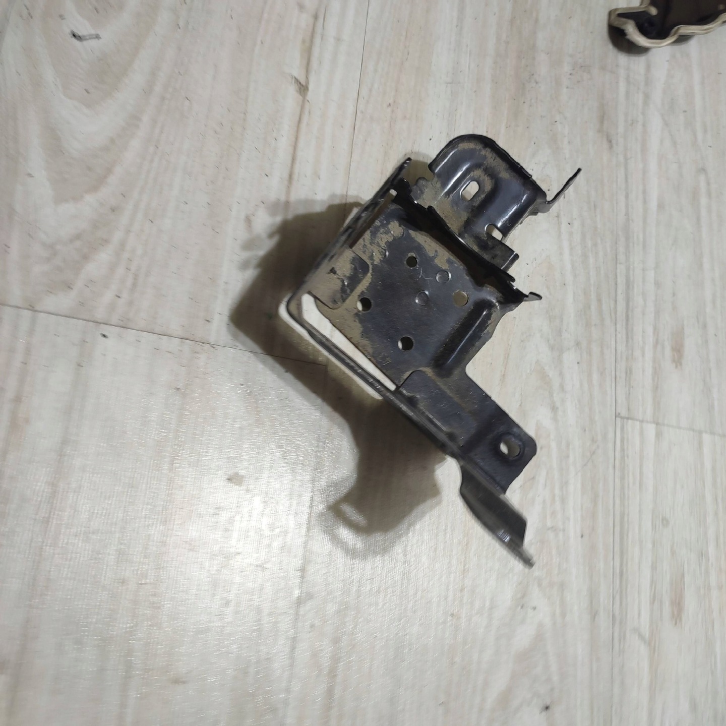 Support plaque pompy ABS Peugeot Rifter