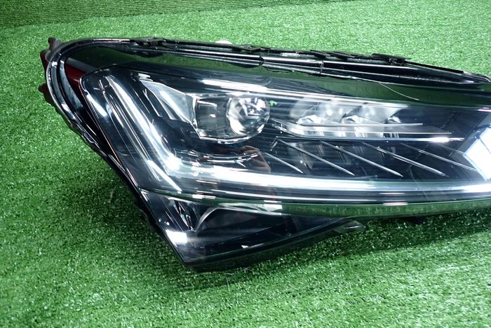 SKODA SUPERB III CRYSTAL LIGHTING LIFT 19- reflektor right light right