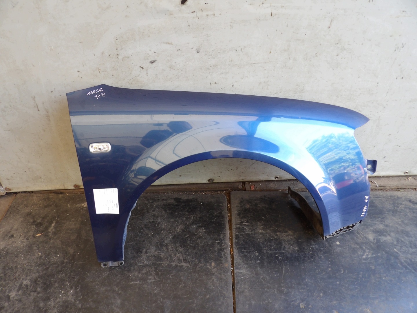 Audi A4 B6 fender front right LZ5C