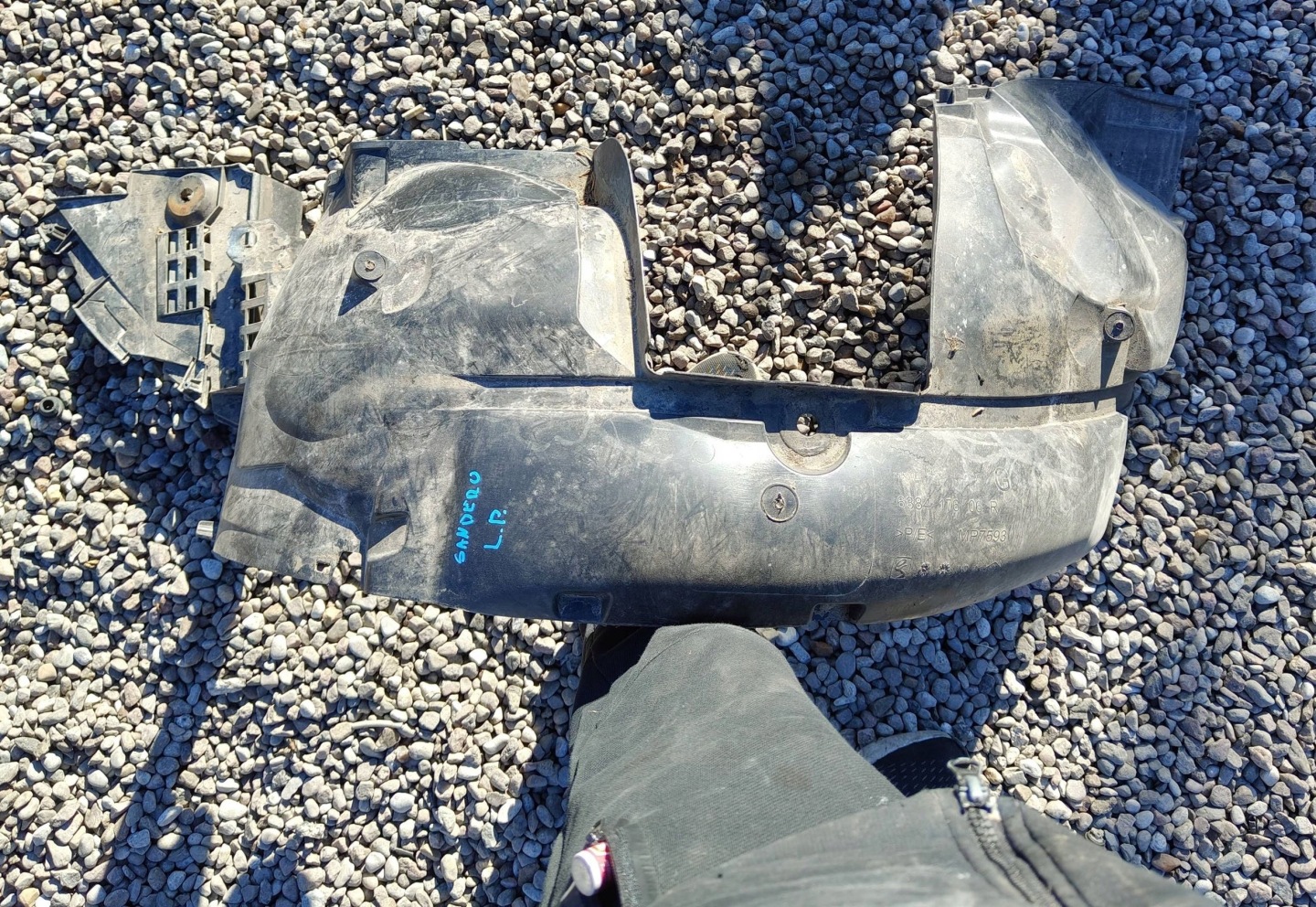 Dacia Sandero II 2018 front side left mudguard front lift