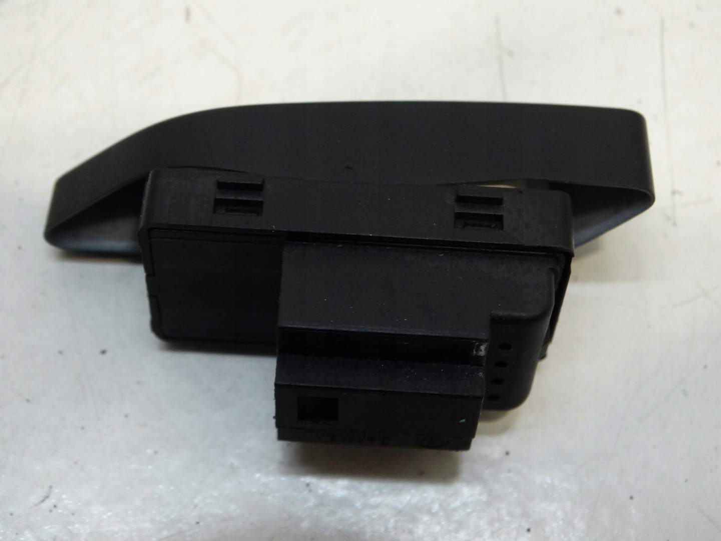 button switch of a lock central VOLKSWAGEN GOLF VI 5K0962125