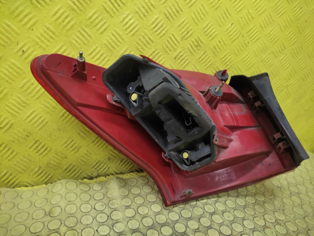 PEUGEOT 407 SW light right rear part