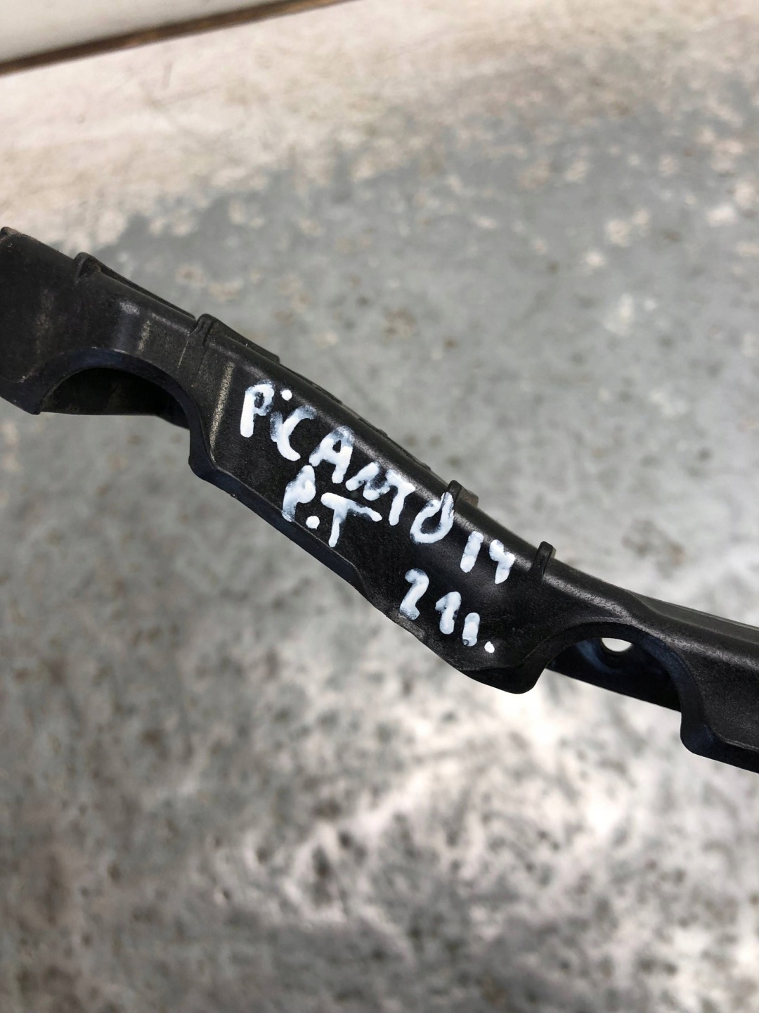 bumper bracket right rear part KIA PICANTO III 86516G6000