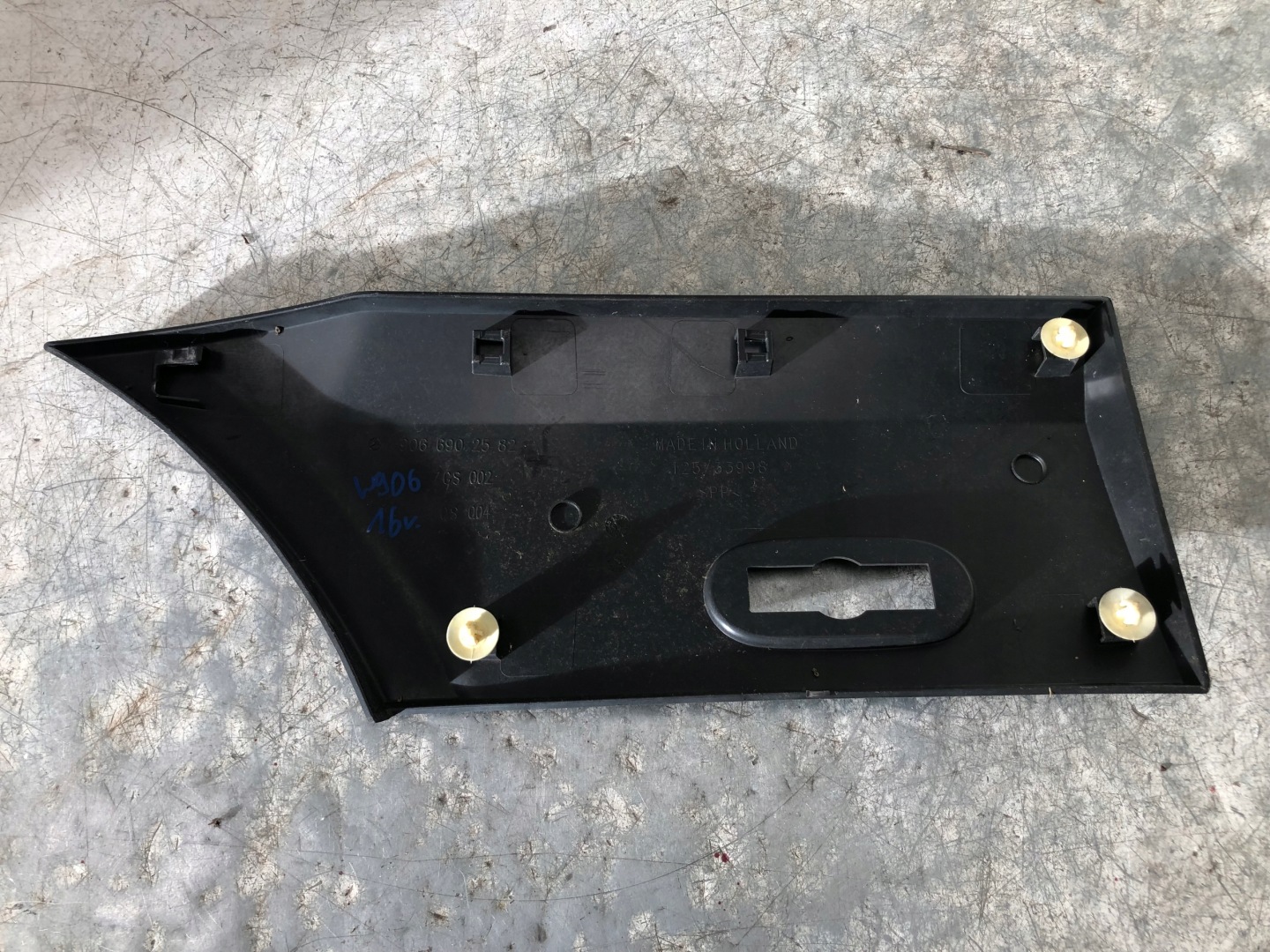 moulding side left rear part MERCEDES SPRINTER W906 A9066902582