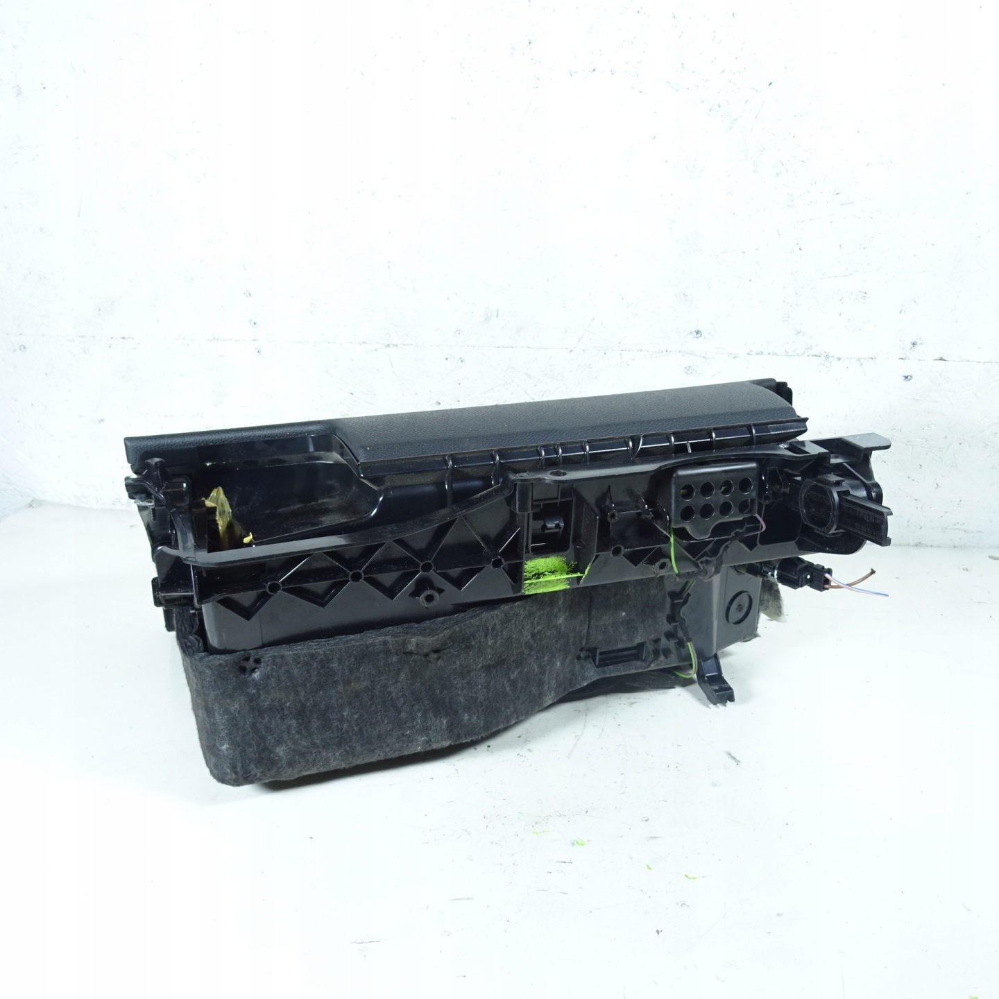 MERCEDES C W204 S204 passenger compartment A2046802691