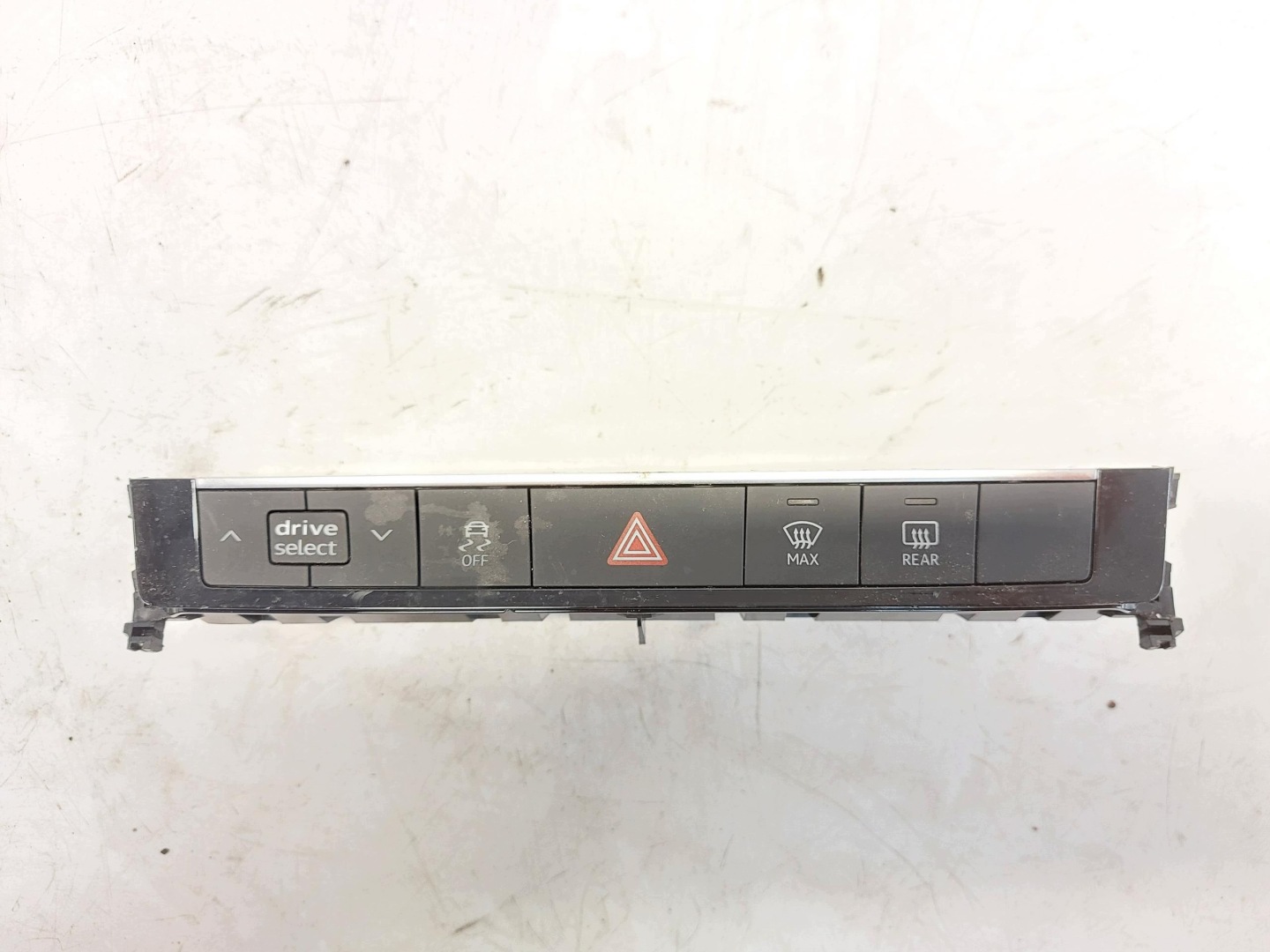 Audi Q8 E-TRON SportBack panel switch of control button of warning lights