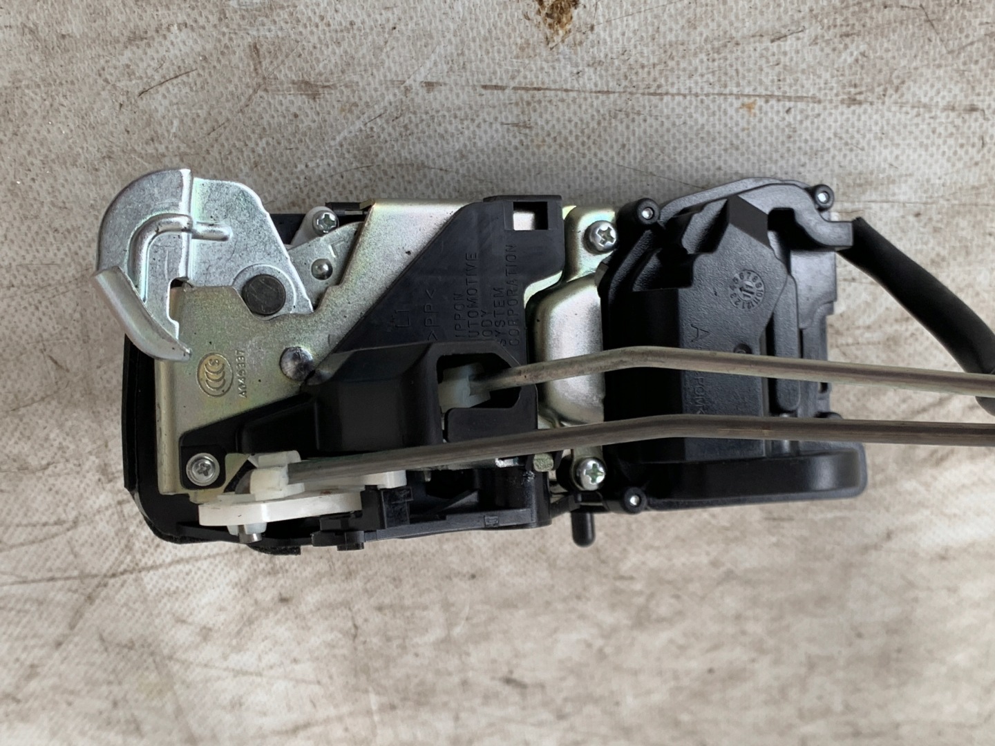 lock door left rear part MAZDA 323F VI BJ