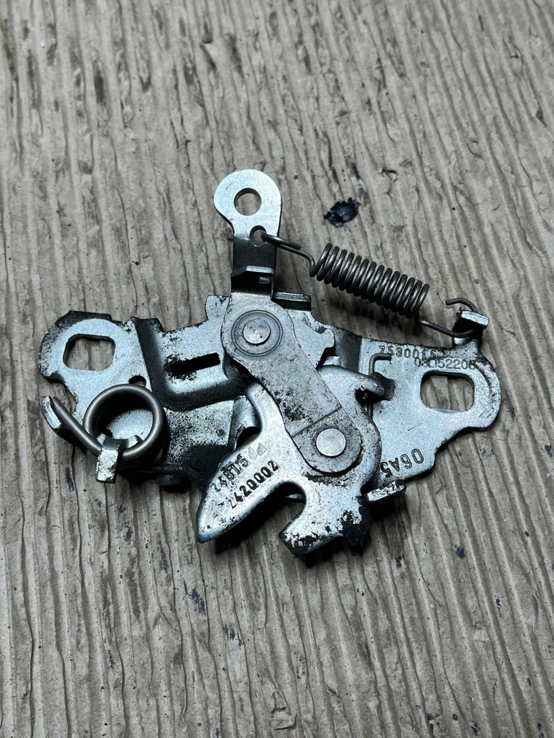 bonnet latch lock Peugeot 208 and 9673285680
