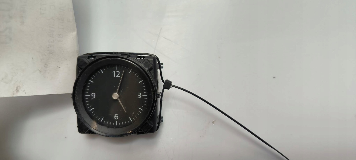 clock 3G0.919.204C VOLKSWAGEN PASSAT B8