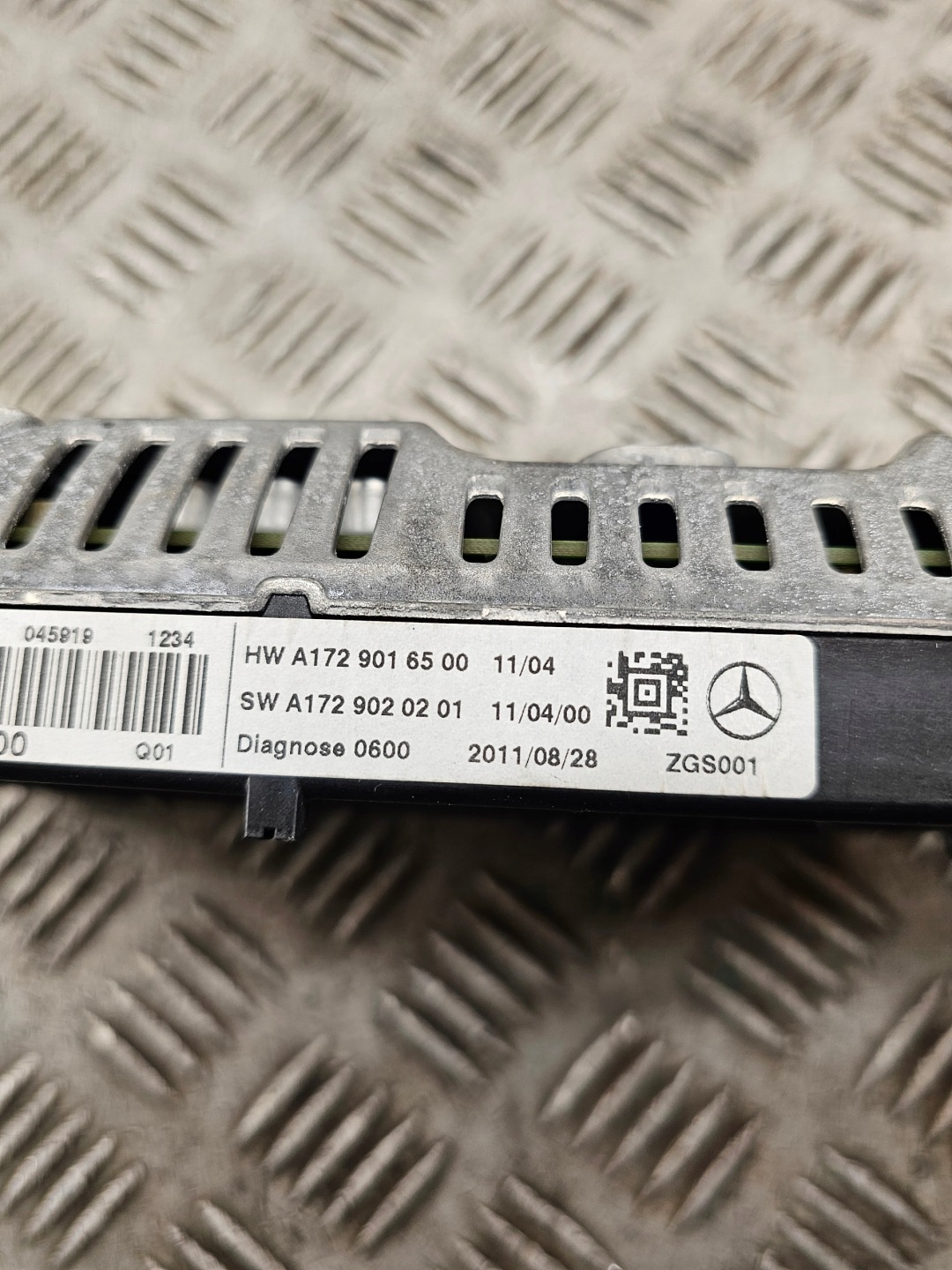 MERCEDES C W204 display A2C30083500