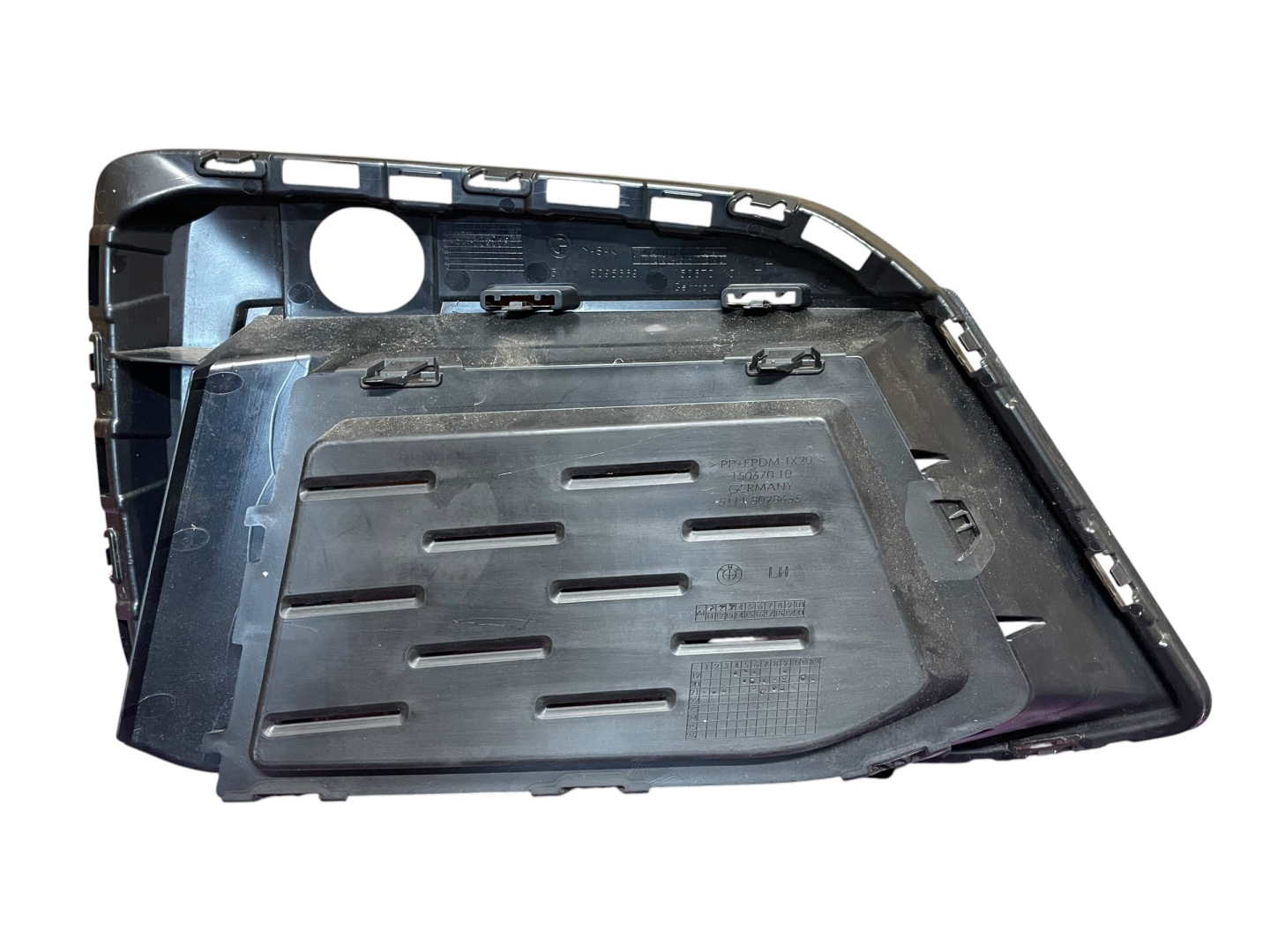 grid of a bumper grille side left BMW 5 G30 LIFT m-packet