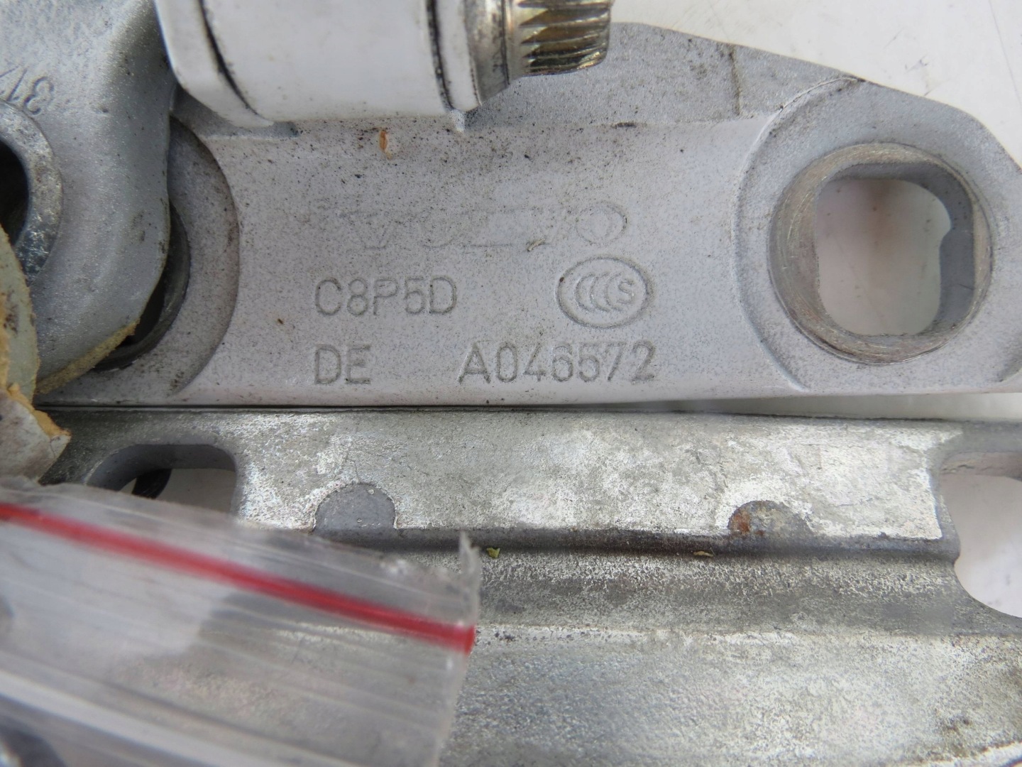 hinges door left front KOMPLET VOLVO V60 31299542 31218514