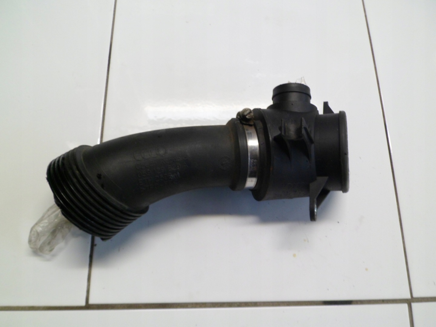 AUDI A6 C6 2.7TDI BPP Bride Coudé Turbines 059129955AE