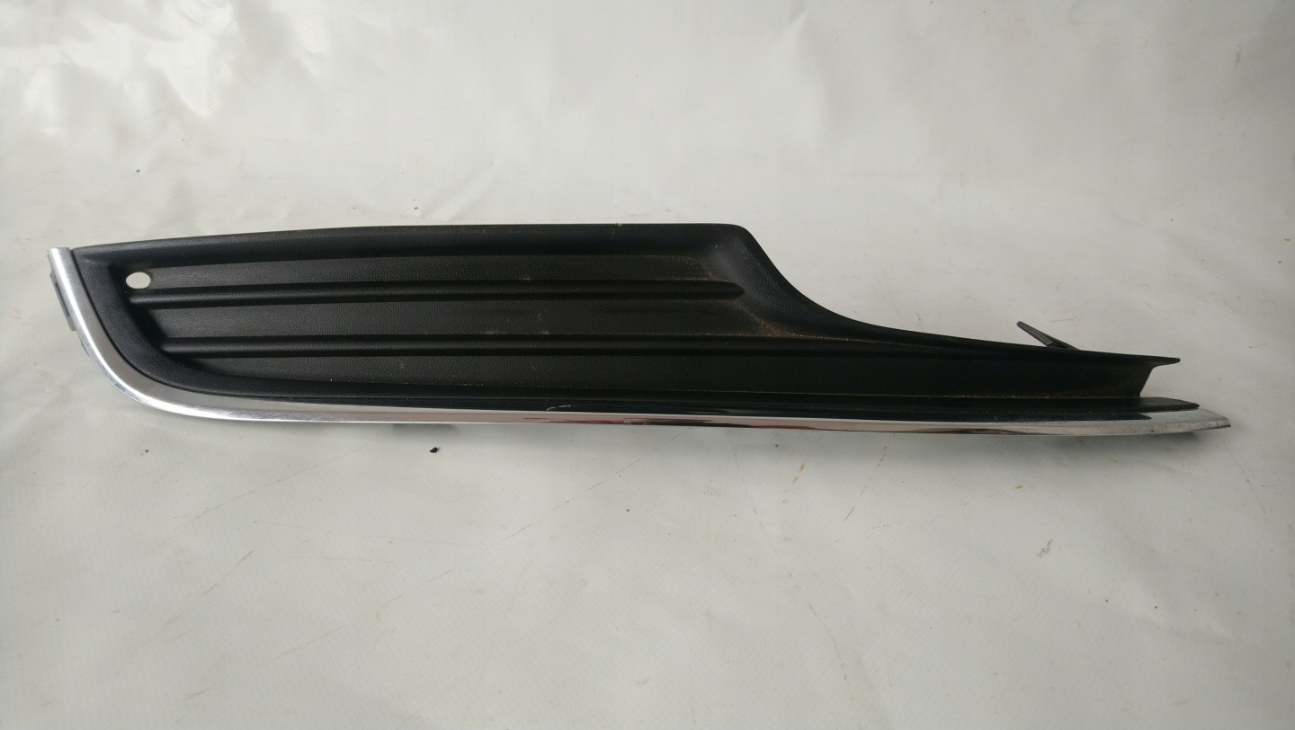 grid right of a bumper front VW GOLF VII 5G0853666A