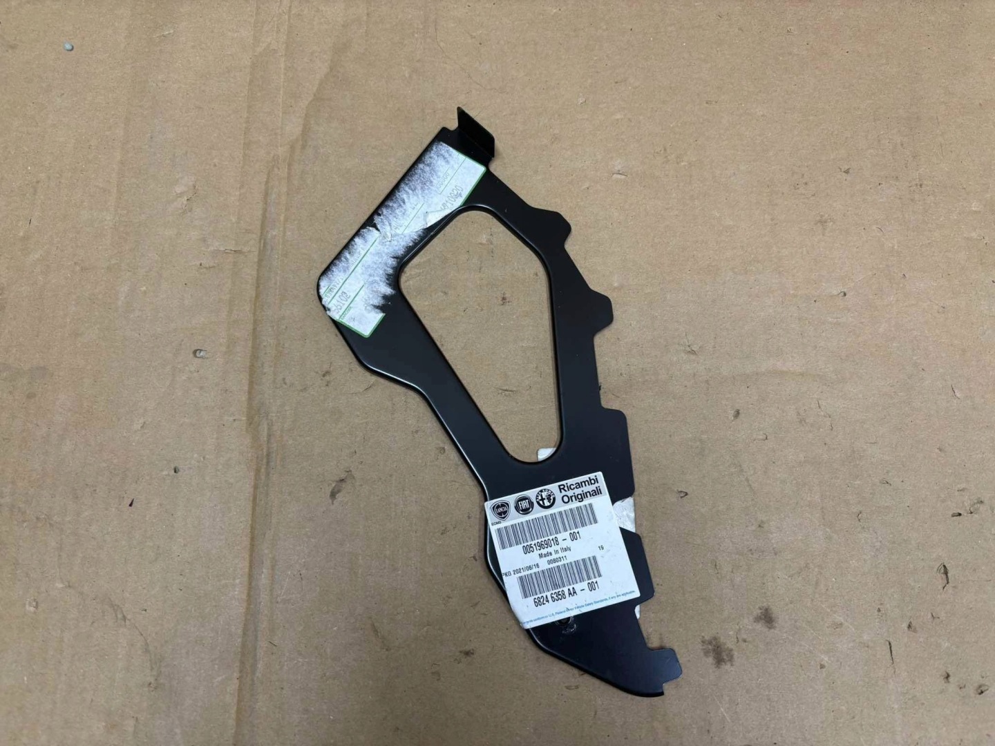 Console Support plaque Aile Droite Avant Jeep Renegade 51969018