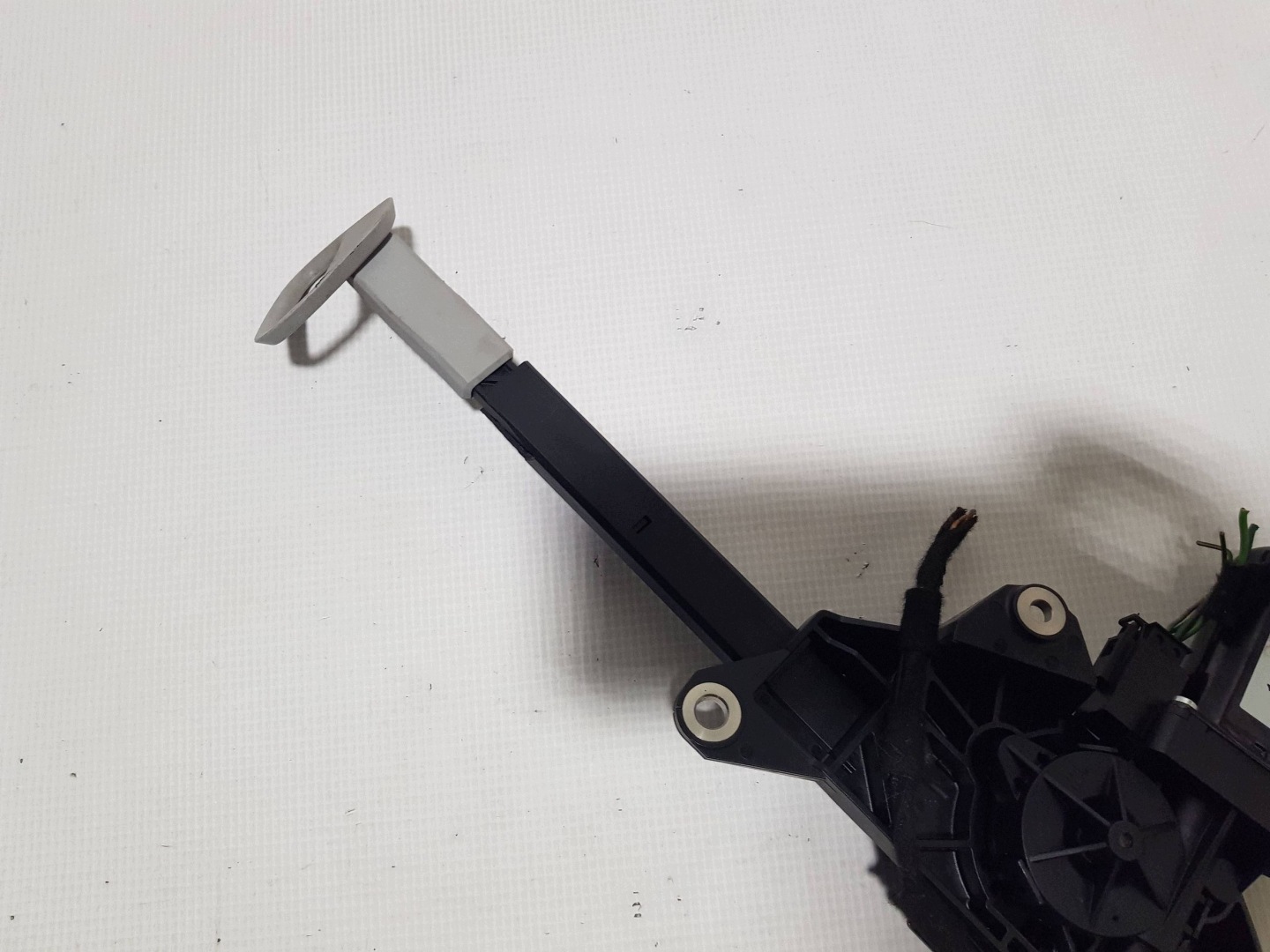 MERCEDES E-class W207 C207 COUPE PODAJNIK supports left front A2078600182