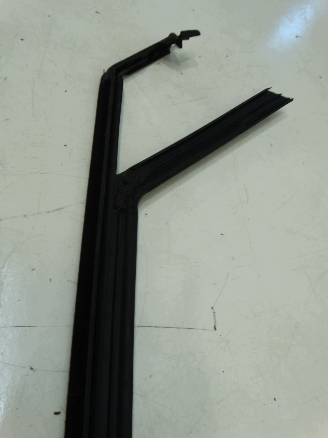 gasket frame door left front PEUGEOT 5008 II 9811586080