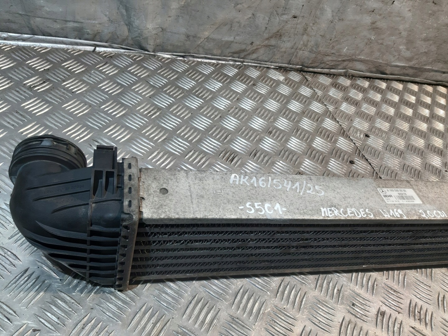 Kühler luft INTERCOOLER A1695000000 BEHR MERCEDES W169 2.0 CDI