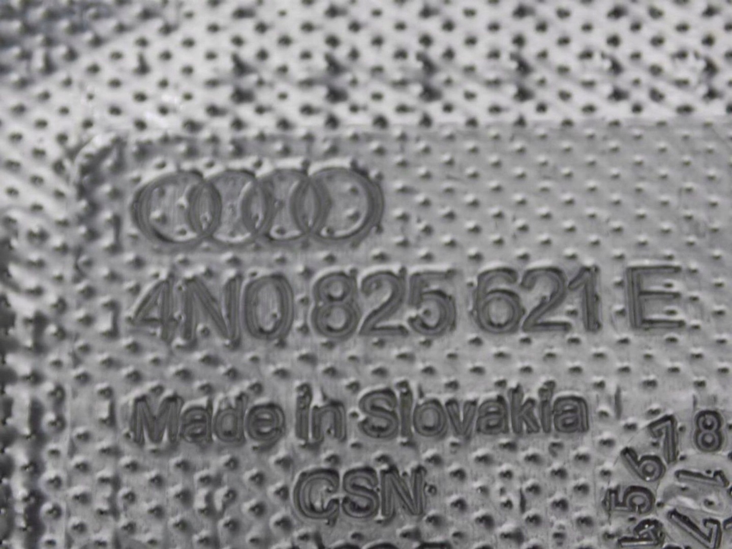 Audi A8 S8 D5 cover RYNNA under the window 4N0819523D