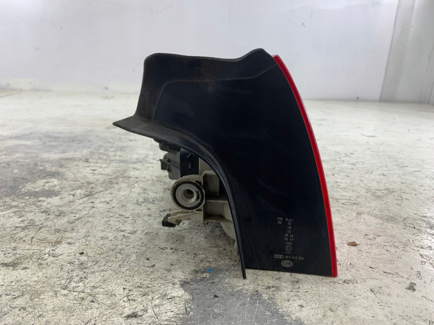 AUDI A4 B7 light right rear part sedan 8E5945096 without WKLADU