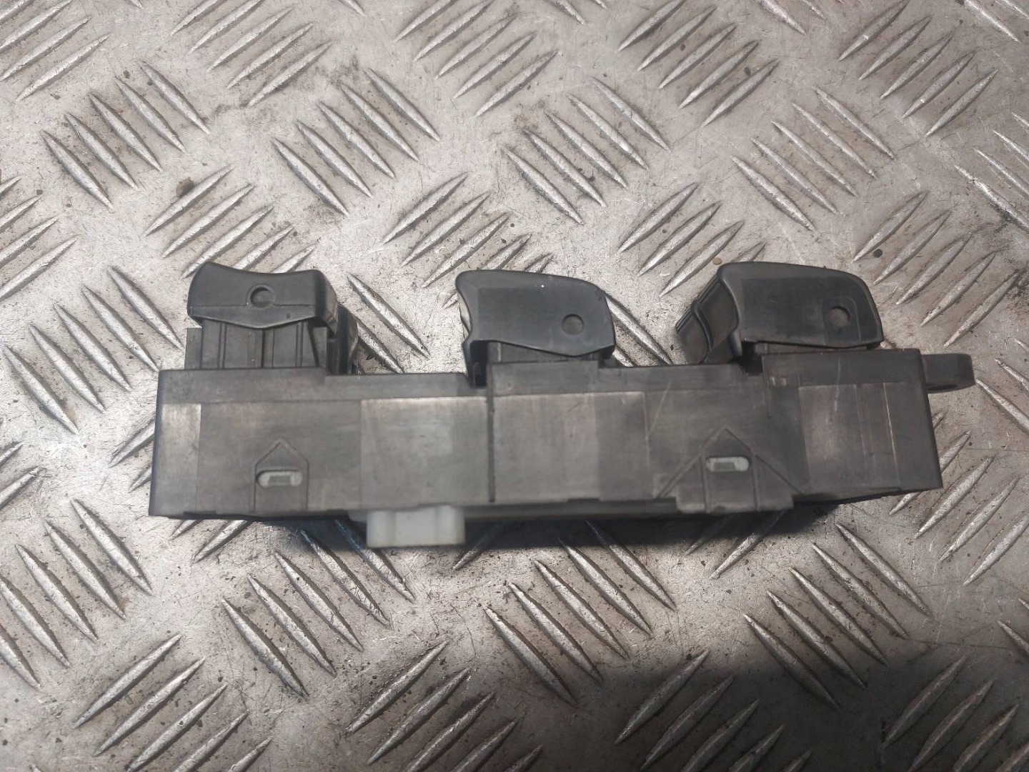 window control switch left front NISSAN X-TRAIL and