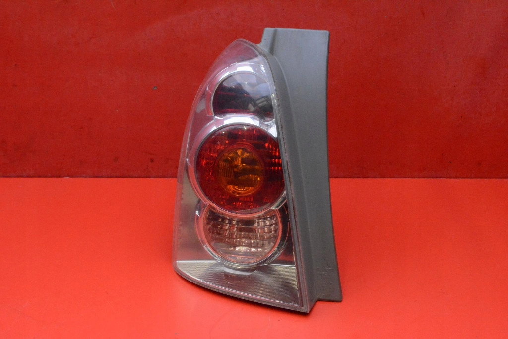 light left rear part rear TOYOTA COROLLA VERSO 2 II 04-09