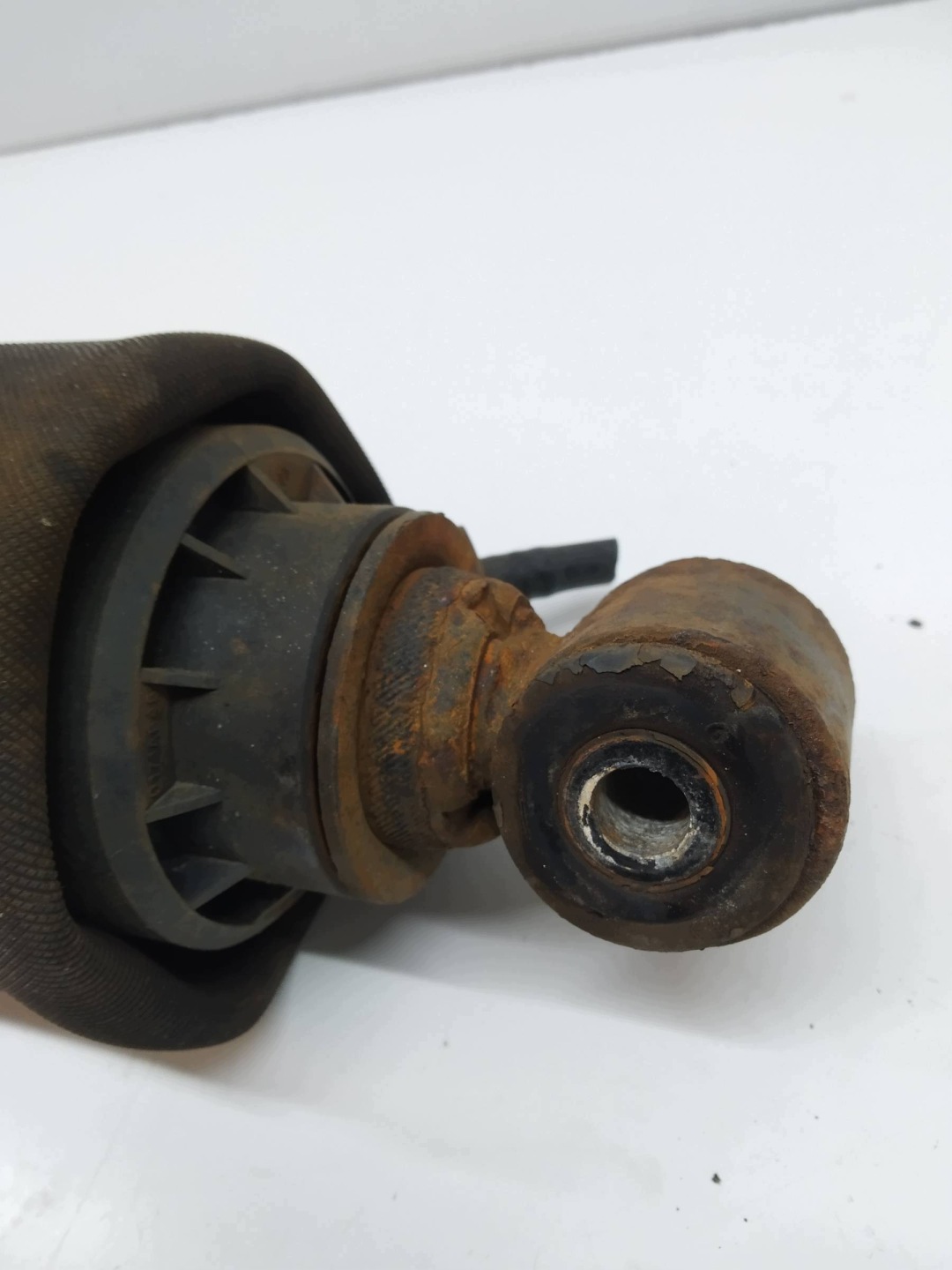 shock absorber silent block cabs front 1931023 DAF XF 106 Euro 6 440
